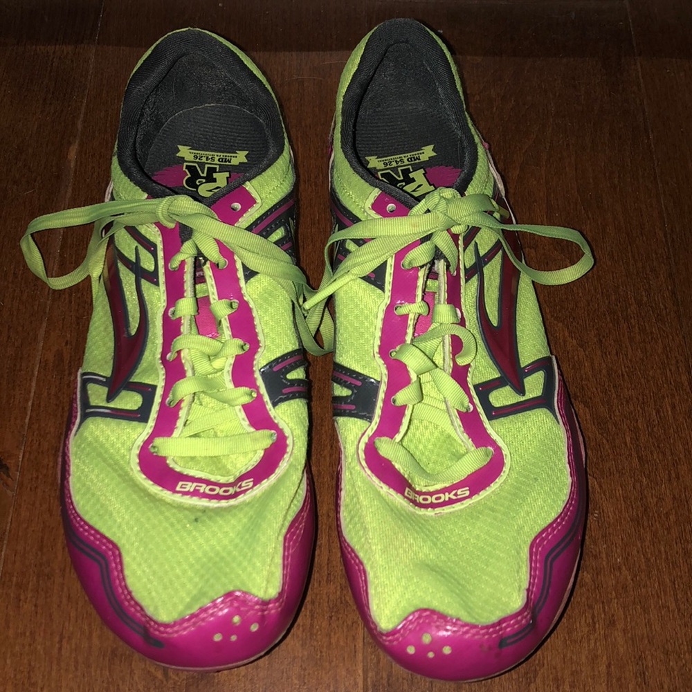Brooks running spikes! Size 8. Great condition!